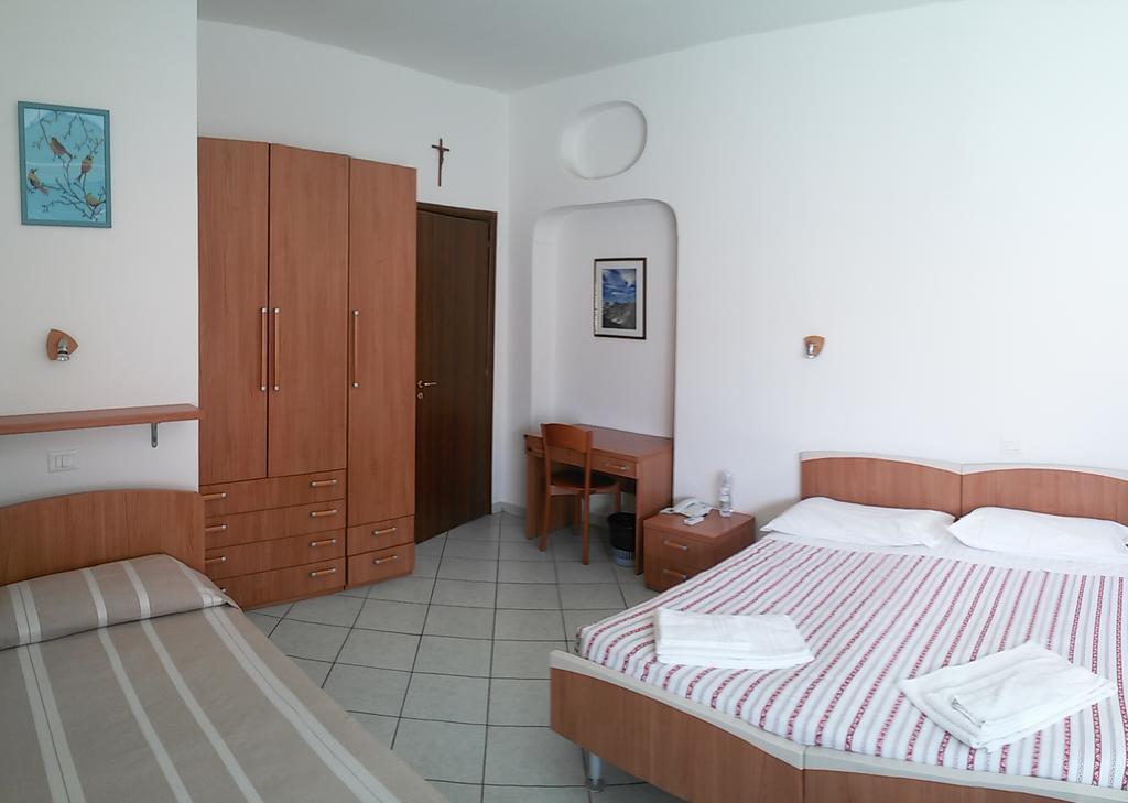 Casa Per Ferie Cardinal G. Guarino Frühstückspension *